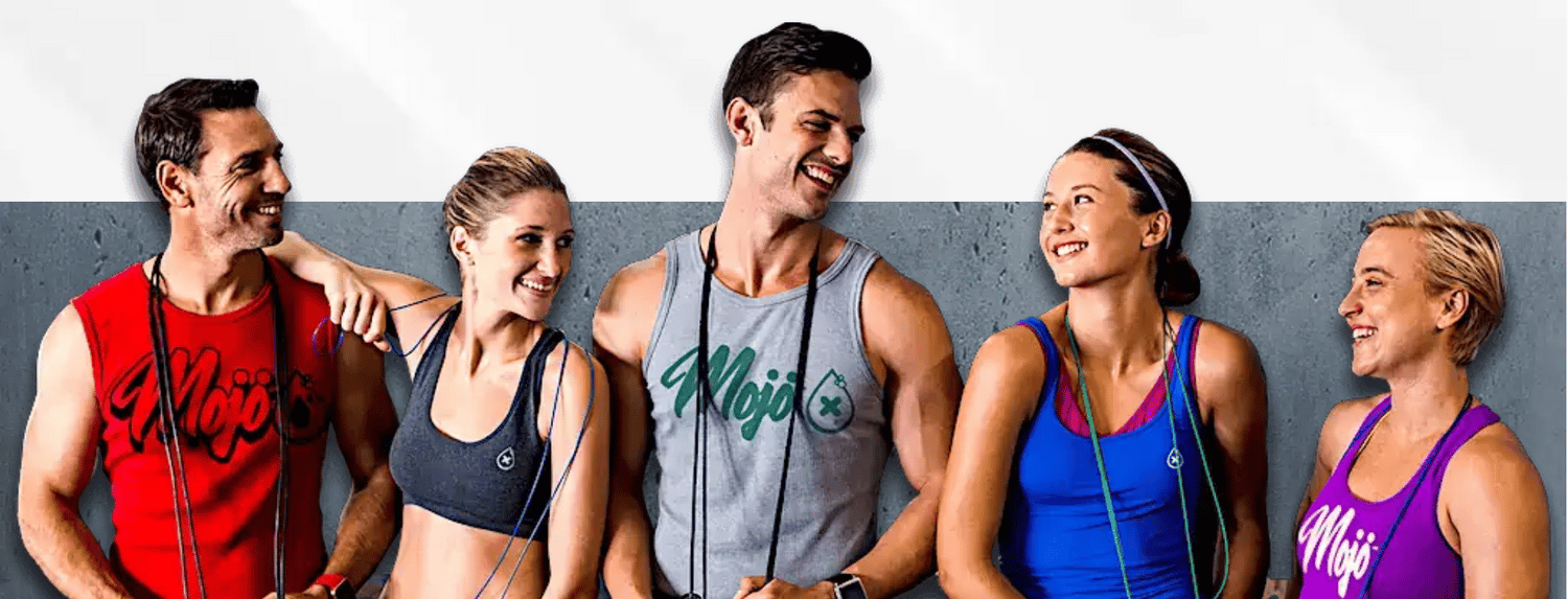 Ekip Mojo — năm người bạn trong áo Mojo tank tops cười cùng nhau